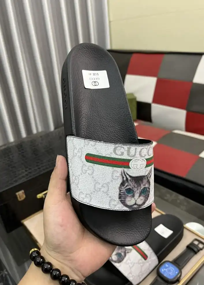 hype Gucci Slippers