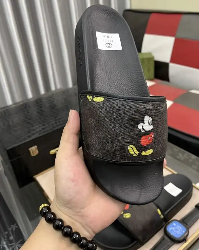 hype Gucci Slippers