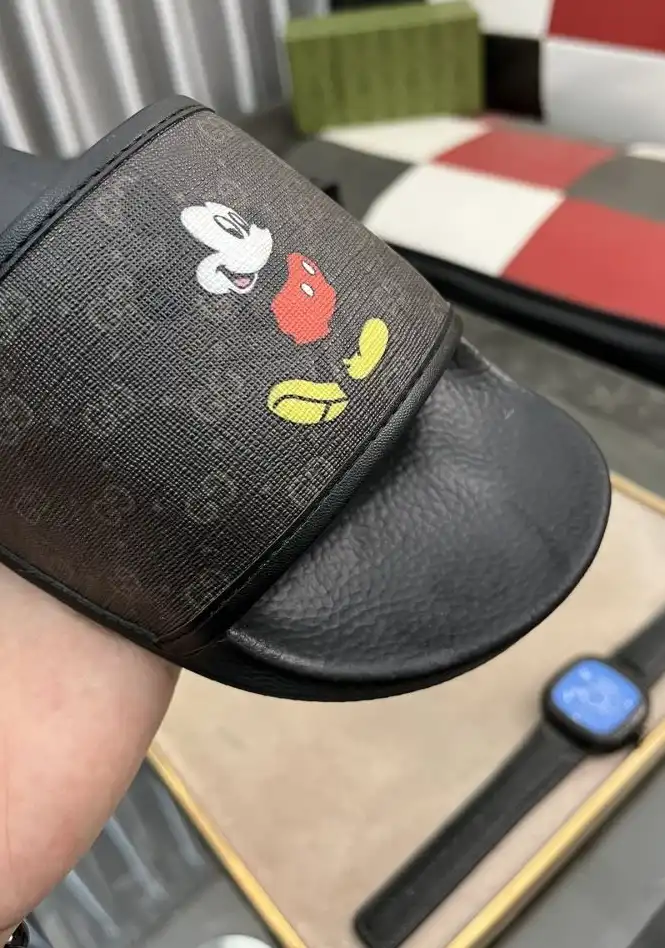 hype Gucci Slippers