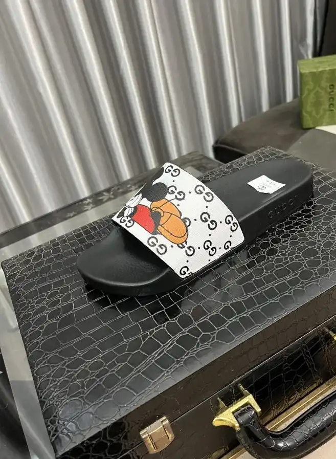 hype Gucci Slippers