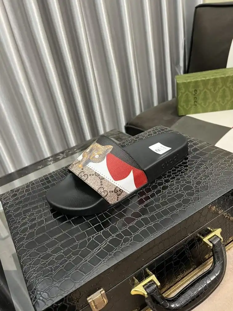 hype Gucci Slippers