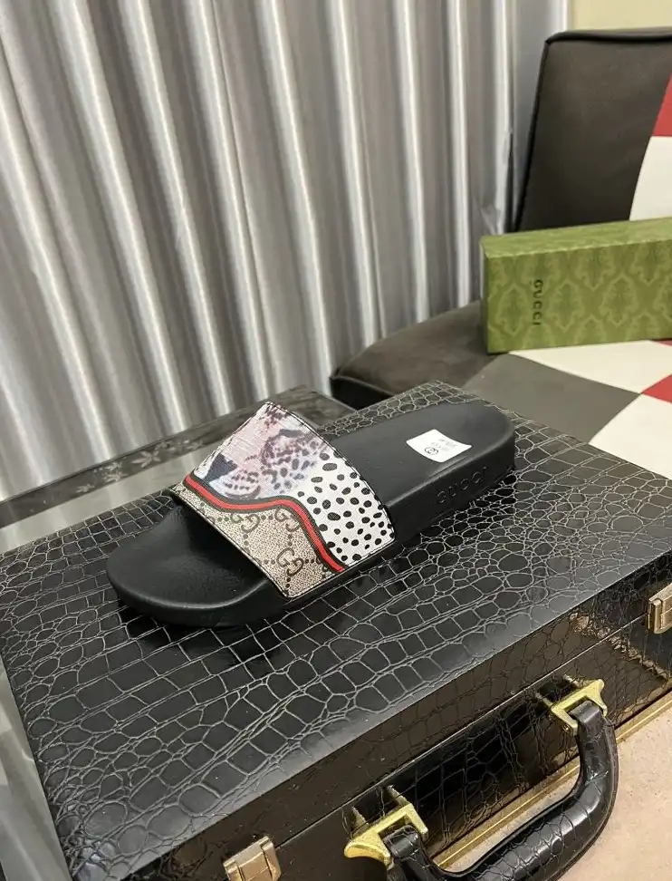 hype Gucci Slippers