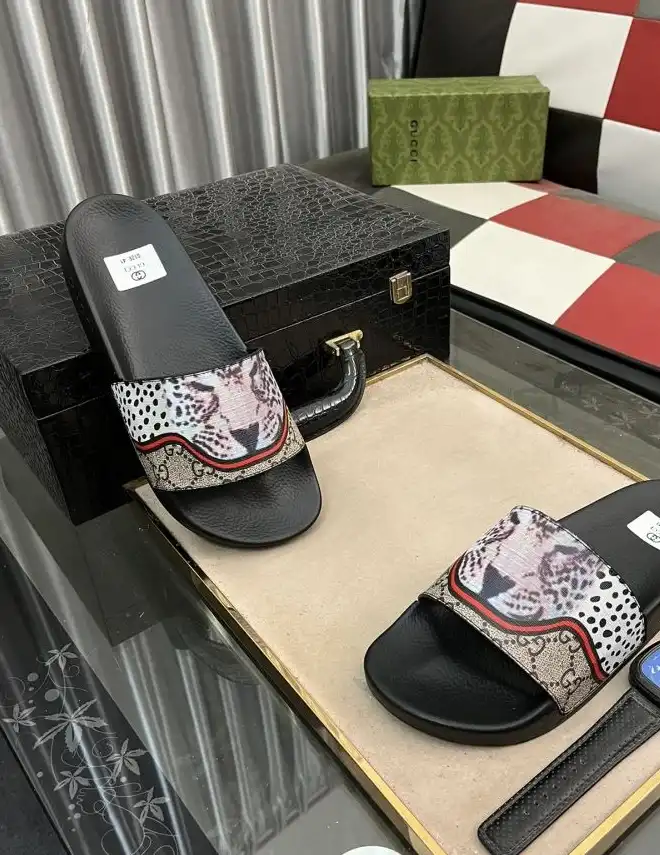 hype Gucci Slippers