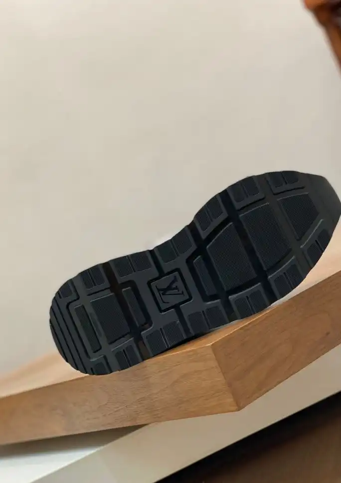 hype Louis Vuitton Sneakers