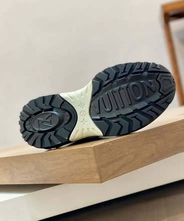 hype Louis Vuitton Sneakers