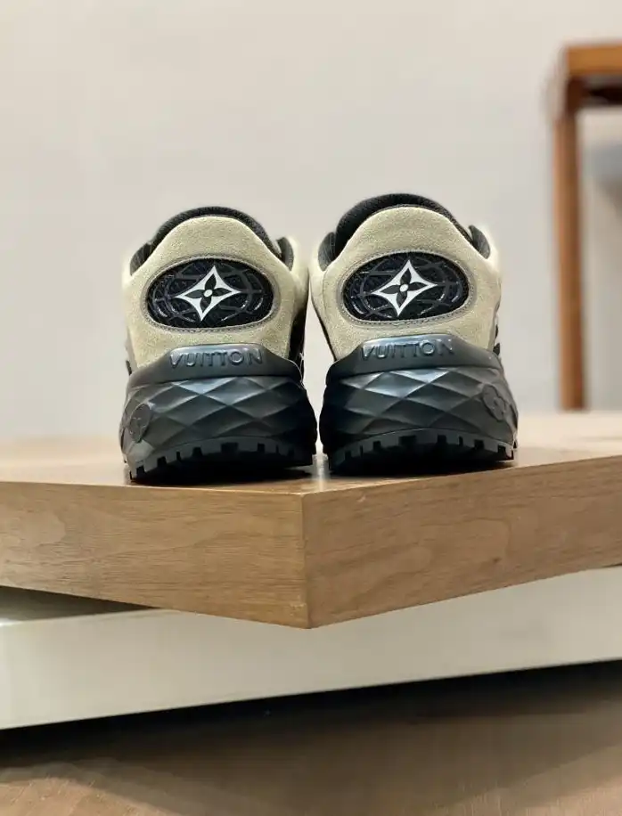 hype Louis Vuitton Sneakers