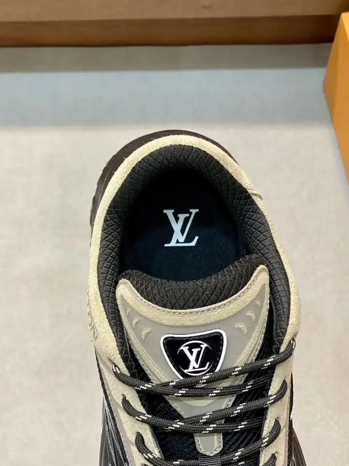 hype Louis Vuitton Sneakers