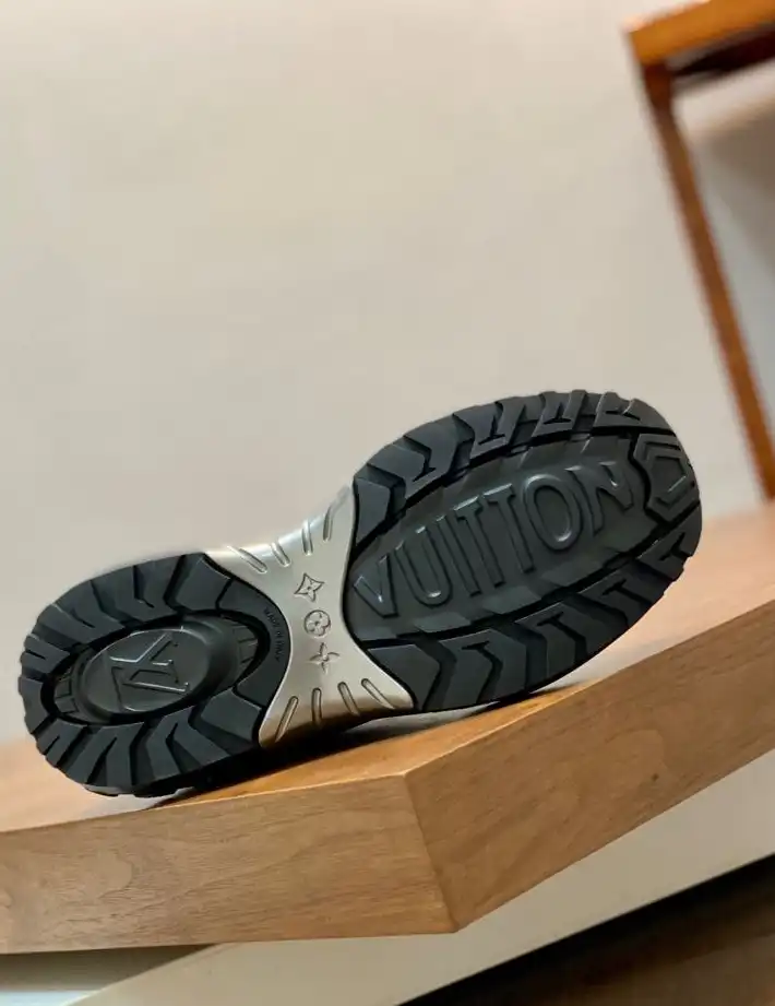 hype Louis Vuitton Sneakers