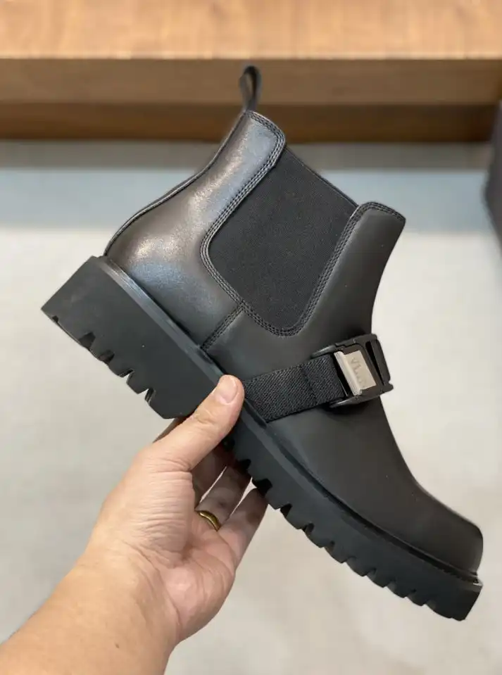 hype Valentino Boots