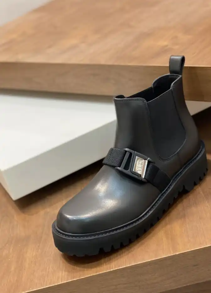 hype Valentino Boots