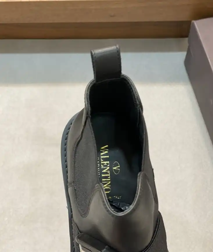 hype Valentino Boots