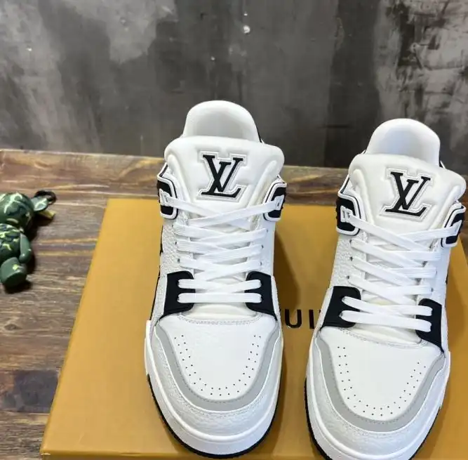 hype Louis Vuitton Sneakers