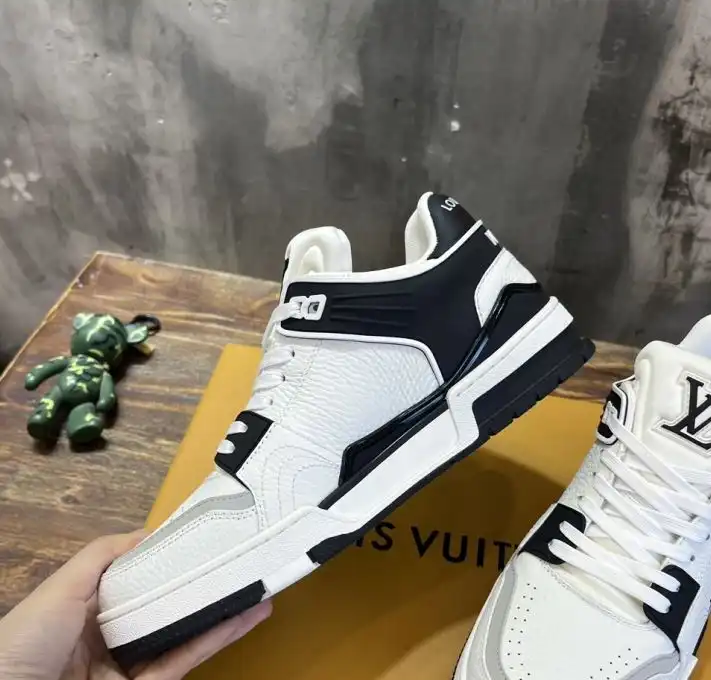 hype Louis Vuitton Sneakers