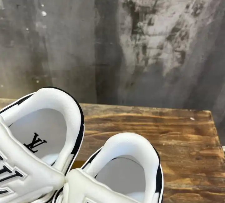 hype Louis Vuitton Sneakers