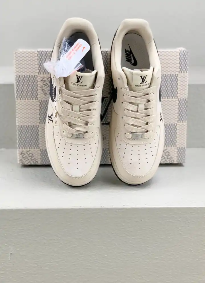 hype Louis Vuitton Sneakers