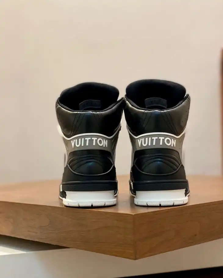 hype Louis Vuitton Sneakers