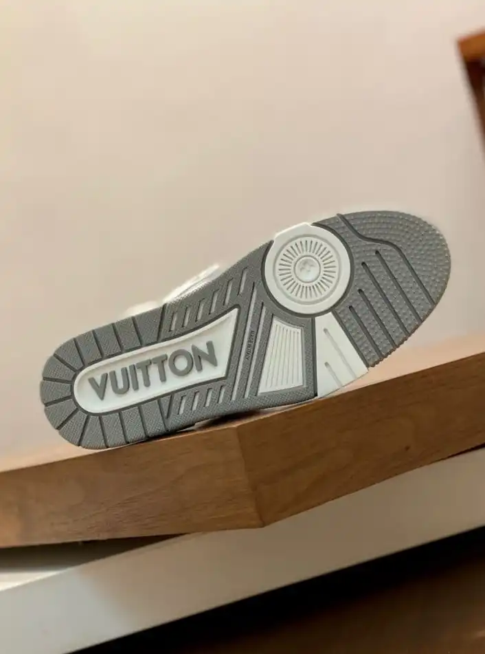 hype Louis Vuitton Sneakers