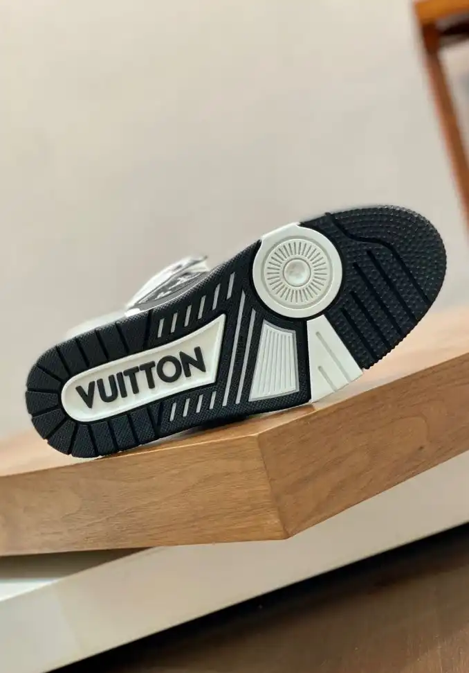 hype Louis Vuitton Sneakers