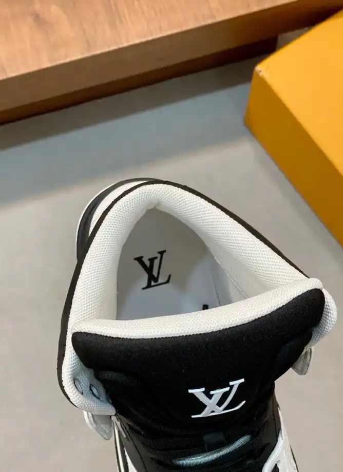 hype Louis Vuitton Sneakers