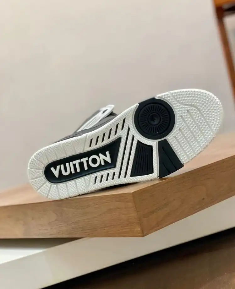 hype Louis Vuitton Sneakers