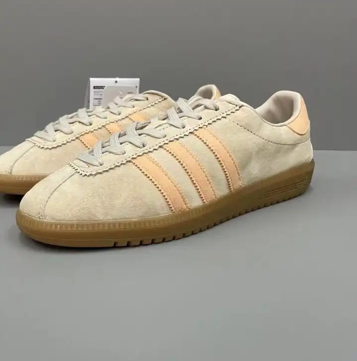 hype Adidas Sneakers