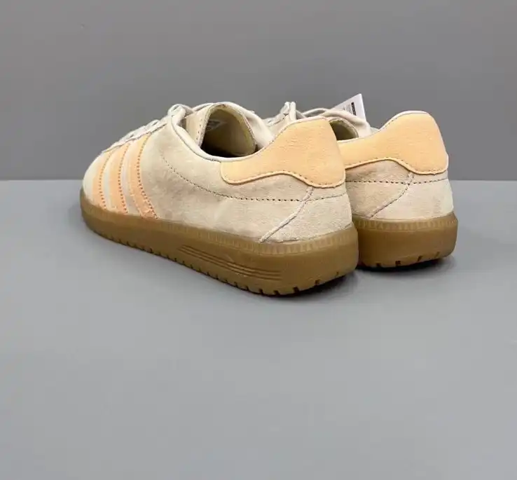 hype Adidas Sneakers