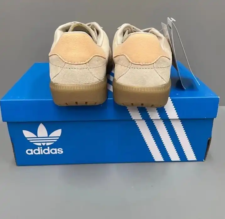 hype Adidas Sneakers