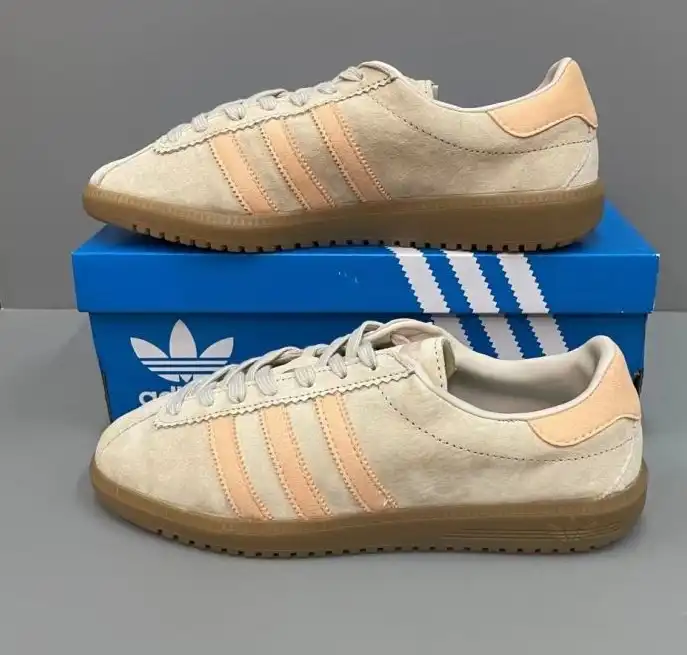 hype Adidas Sneakers