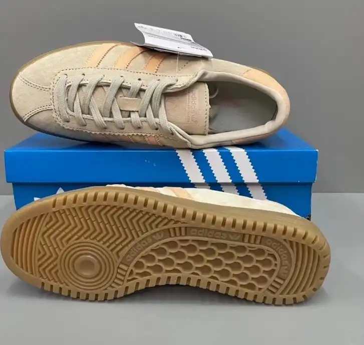 hype Adidas Sneakers