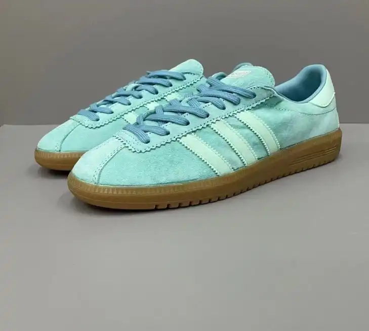 hype Adidas Sneakers