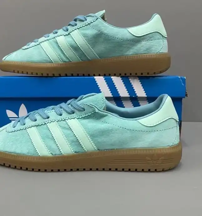 hype Adidas Sneakers