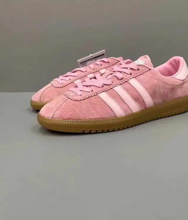 hype Adidas Sneakers