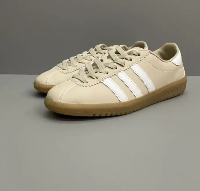 hype Adidas Sneakers