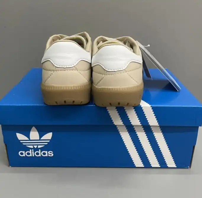 hype Adidas Sneakers