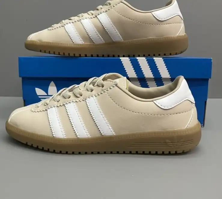 hype Adidas Sneakers