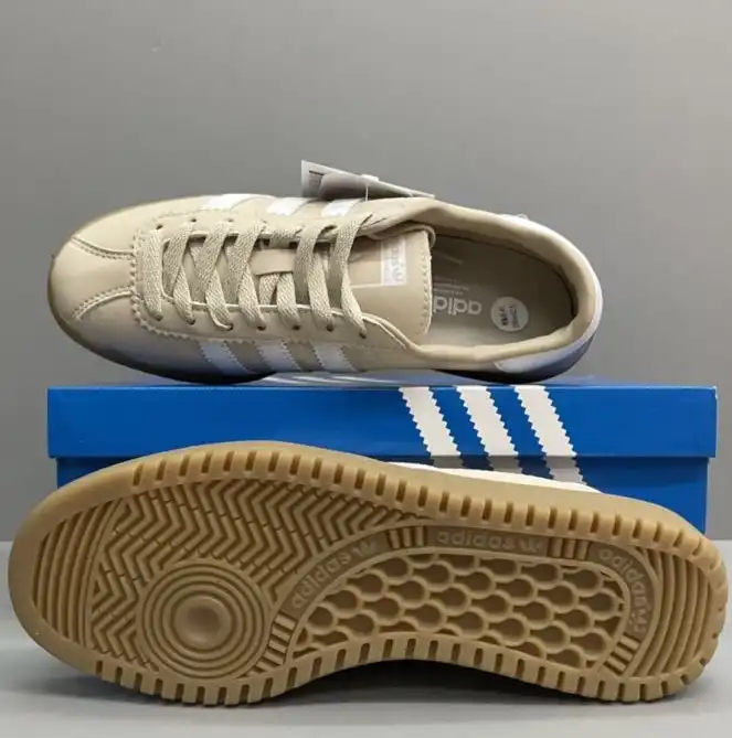 hype Adidas Sneakers