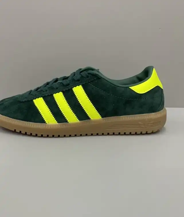 hype Adidas Sneakers