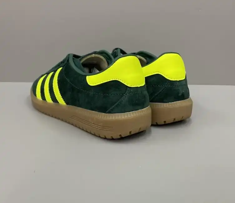 hype Adidas Sneakers