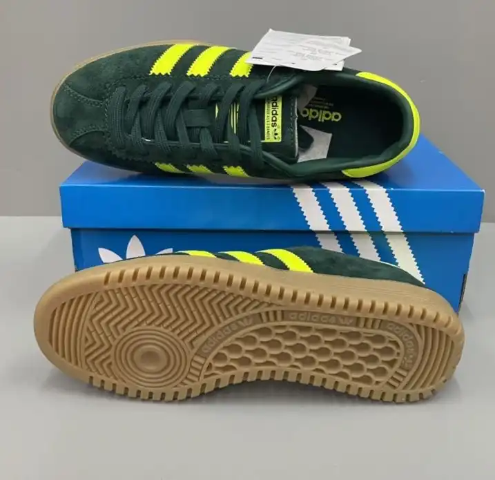 hype Adidas Sneakers