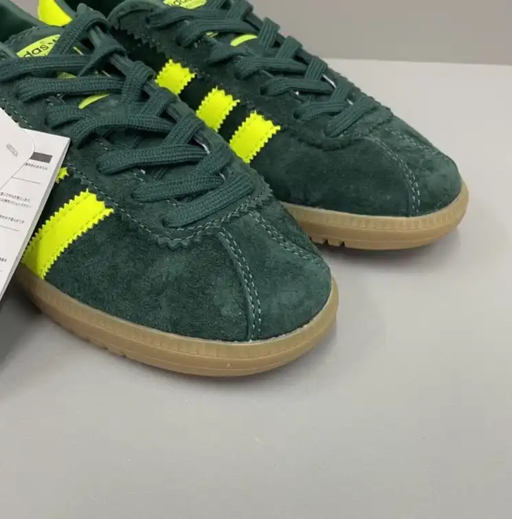 hype Adidas Sneakers