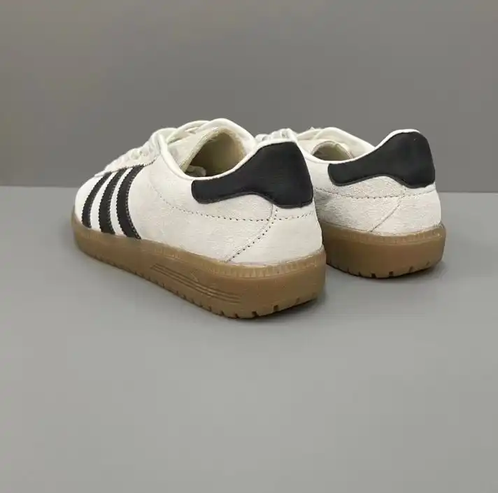 hype Adidas Sneakers