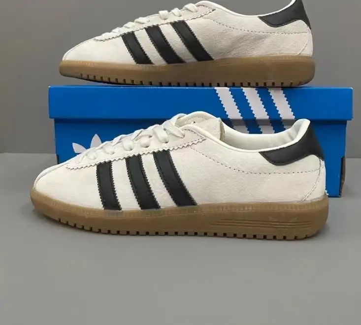 hype Adidas Sneakers