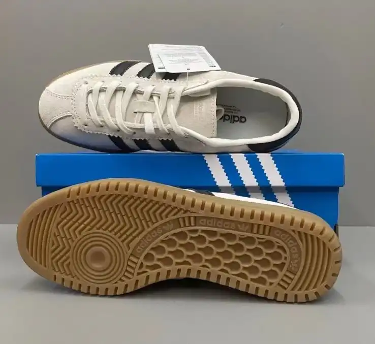 hype Adidas Sneakers