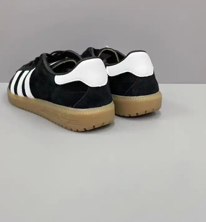 hype Adidas Sneakers