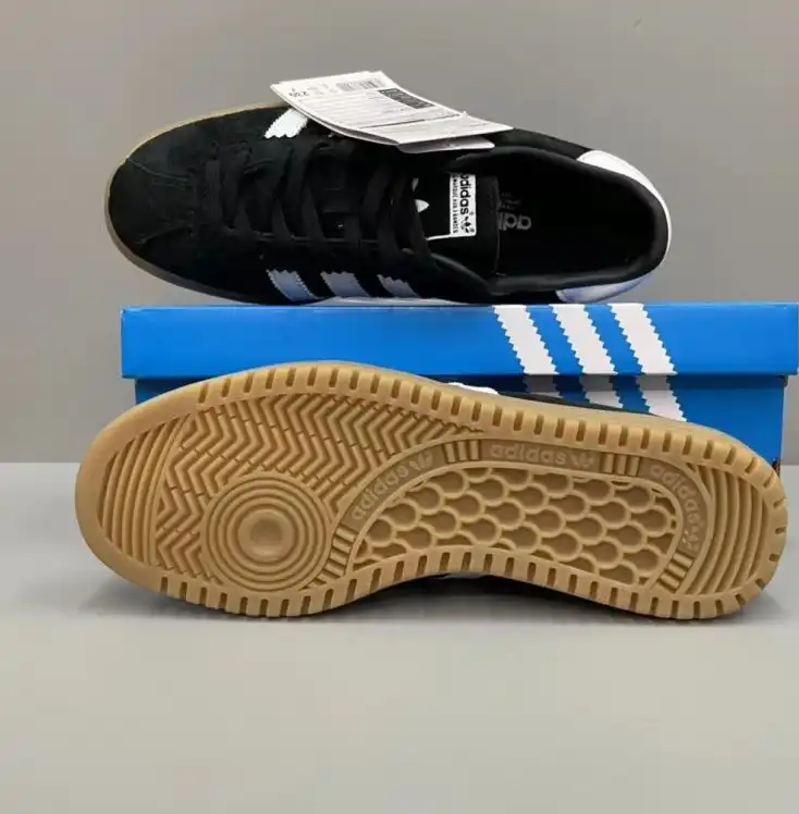 hype Adidas Sneakers