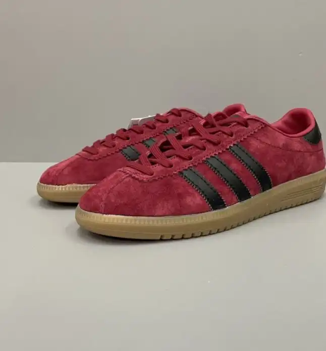 hype Adidas Sneakers