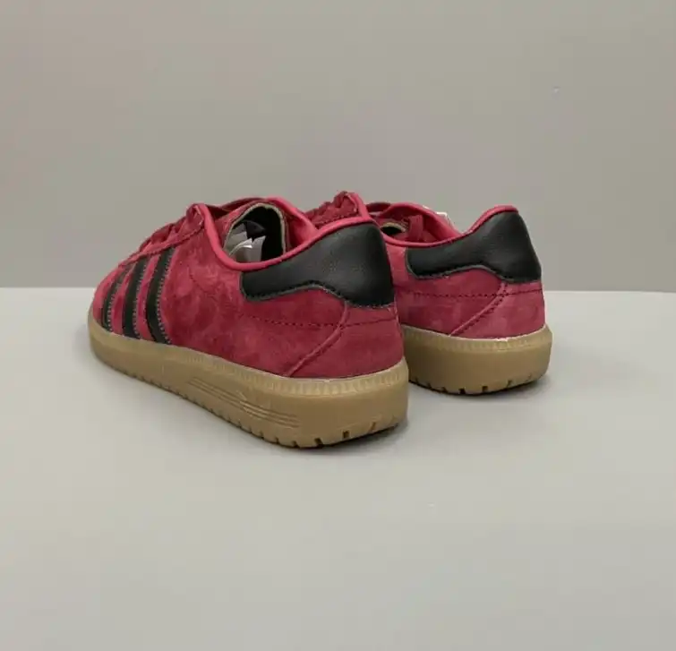 hype Adidas Sneakers