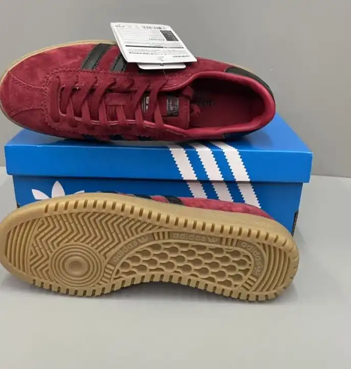 hype Adidas Sneakers