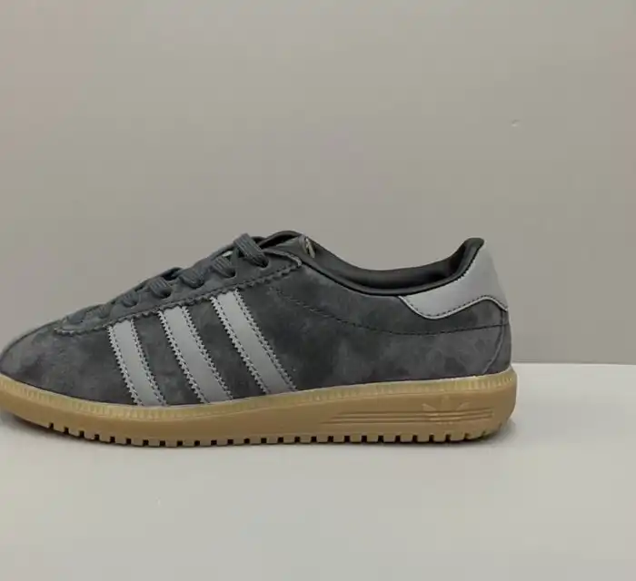 hype Adidas Sneakers