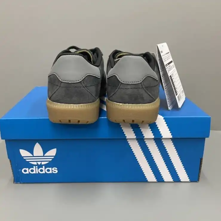 hype Adidas Sneakers